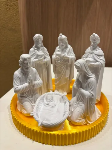 Kit Bandeja + presépio com Maria, Jesus, José e os três reis Magos