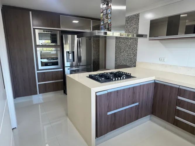 Vendo linda cozinha + Granito + 3 banquetas