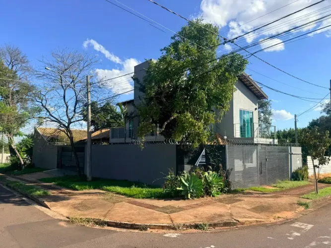 Sobrado de esquina a venda na Vila Nascente