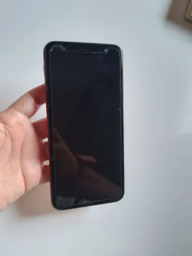 Celular J6