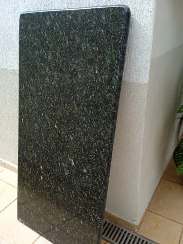 Tampo de mesa em granito preto