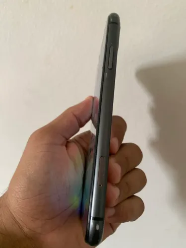 iPhone 11 leia descrição