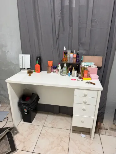 Escrivaninha / penteadeira