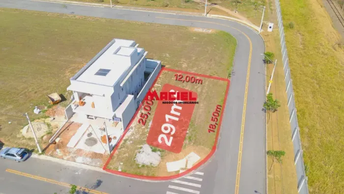 Terreno em Condomínio Vereda do Campos | Esquina e 100% Plano com 291m²