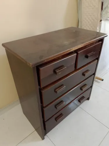 Cômoda em madeira 84x45x91cm 