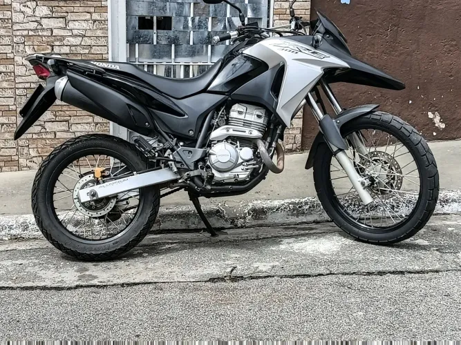 Xre 300 2018..troco por pikp corsa ou currier