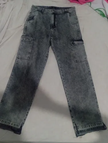 Calça baggy com recorte na barra
