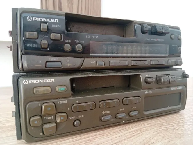 Rádio Pioneer KEH -P 3700 + KEH  -1150 não sei se funcionam .