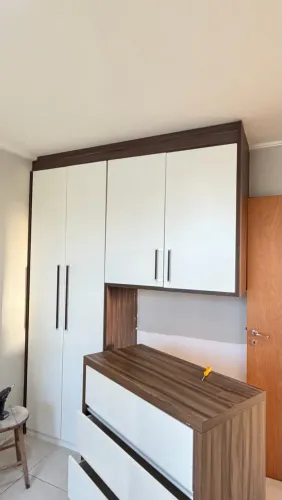 Painel e guarda roupa modulado