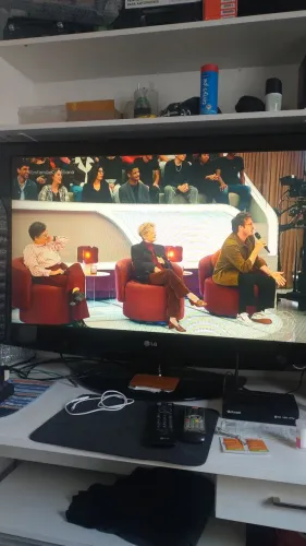 Tv LG analógica 42 polegadas com controle