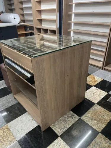 Balcão Gaveteiro com nichos para gravata ou etc para Loja com rodinha