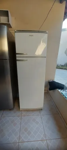 Geladeira Dako Duo 380L Branca - Espaçosa, Conservada e Pronta para Uso!