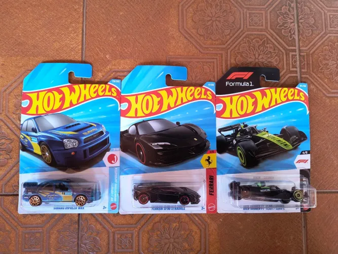 Hot Wheels formula 1, subaru e Ferrari sf90.