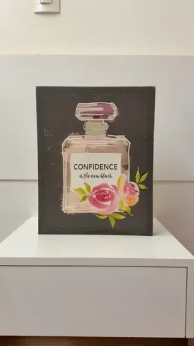 Quadro Decorativo Perfume "Confidence is the New Black" 28x35 cm