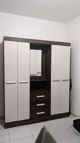 Guarda-roupa 4 portas (com espelho)