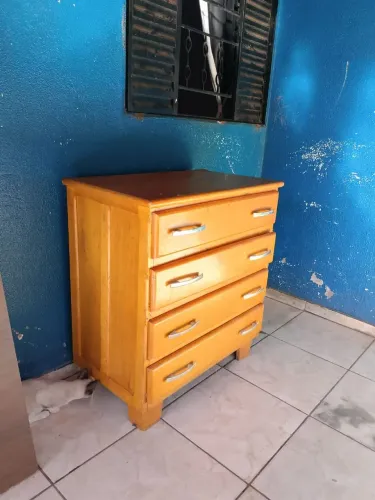 Cômoda de madeira 