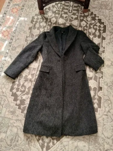 Vendo casaco importado todo forrado. Tamanho P/M. Excelente estado . 240 reais
