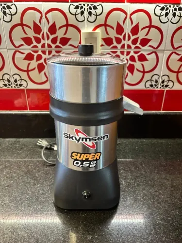 Extrator de Sucos Profissional Skymsen EX Super 0,5 CV Bivolt Inox - Oportunidade!