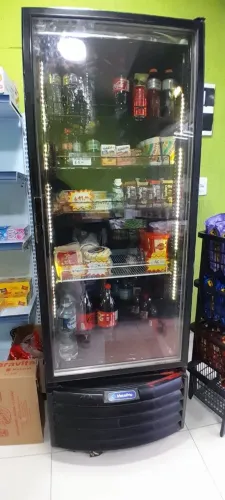 Freezer expositor vertical preto METALFRIO