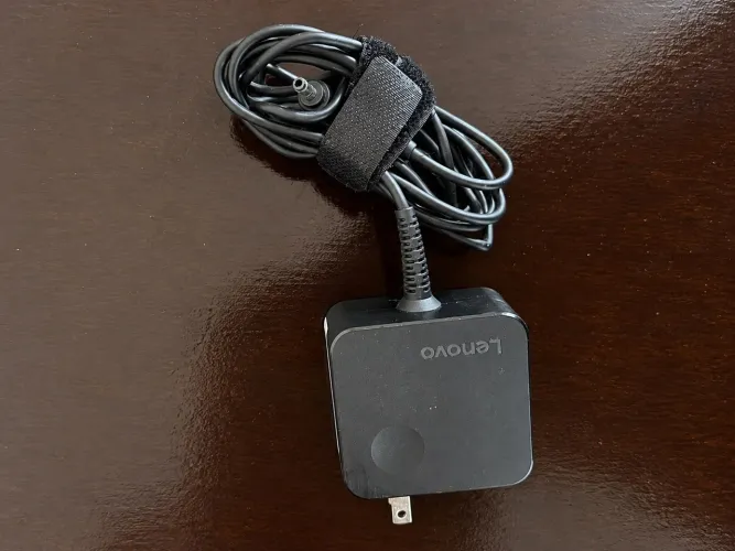 Fonte carregador para notebook Lenovo - Com cabo