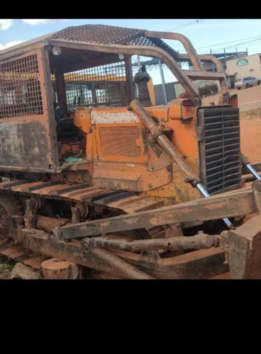 Trator de Esteira FD9 ano 2002