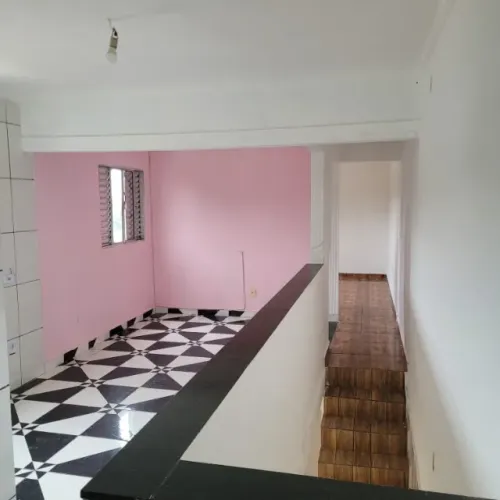 Casa com vaga e espaçosa para locação