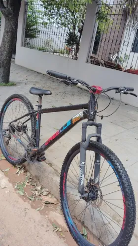 Bicicleta aro 29 em ótimo estado tudo funcionando 
