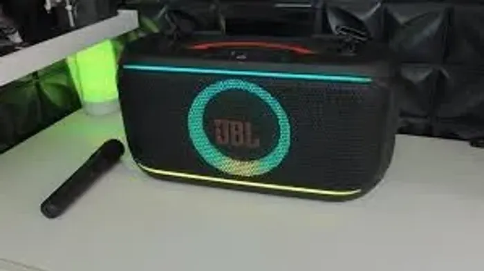 JBL Partybox On The Go 2 com microfone