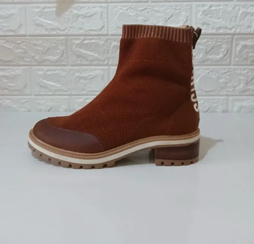 Bota Salto Baixo Tratorada Knit Marrom da Schutz