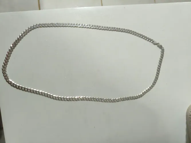 Vendo uma corrente de prata 70cm e 7mm novinha brilho impecável