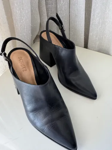 Sapato Shutz couro preto em perfeito estado tamanho 37