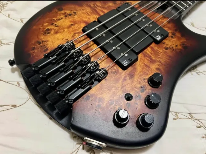 Baixo Ibanez EHB 1505 DEF headless