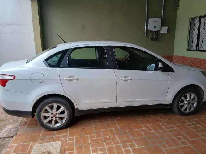 Fiat Grand Siena Attrac. 1.4 EVO F.flex 8V 2013
