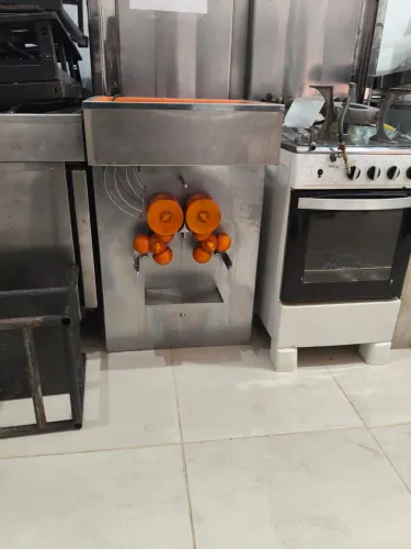 MÁQUINA AUTOMÁTICA DE ESPREMER LARANJA INDUSTRIAL - INOX - 220V