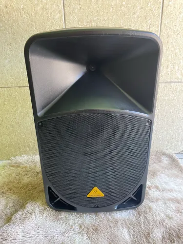 Caixa Behriger 15 polegadas 1000W
