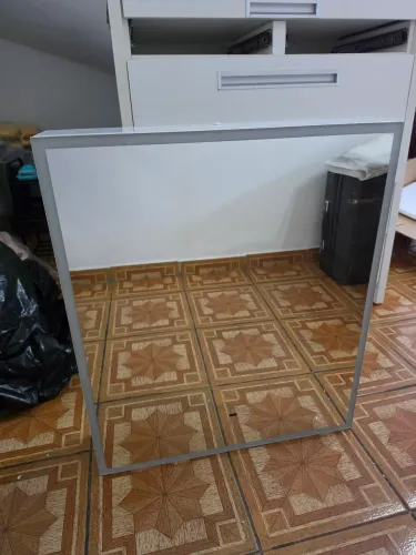 Armário de Banheiro Branco com Espelho