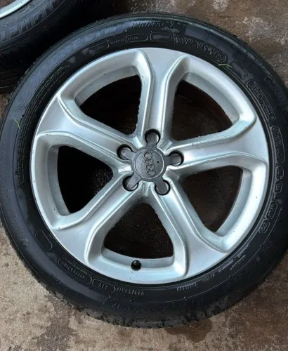 Vendo rodas originais do Audi A5, aro 17 , com pneus