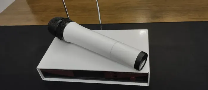 Microfone sem fio sennheiser g2 original não é shure é SENNHEISER.