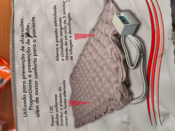 Colchão de ar pneumático para acamados.