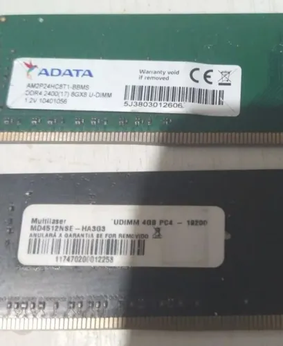 Memórias ddr4 uma de 8GB e outra de 4GB