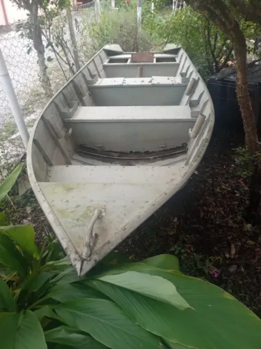 barco borda alta com motor
