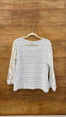 blusa off white com renda m