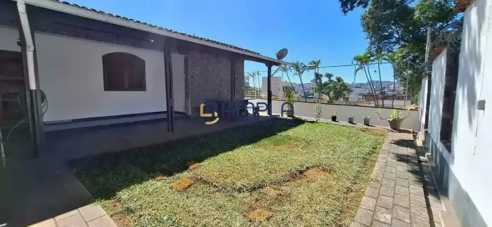 Excelente Casa Residencial ou Comercial no Bairro Palmeiras Ampla, Versátil e Muito Bem L