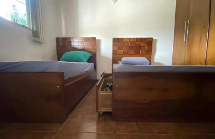 Cama de Madeira Maciça Planejadas - Excelente Estado