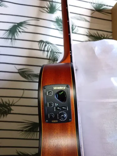 Vende se um violão