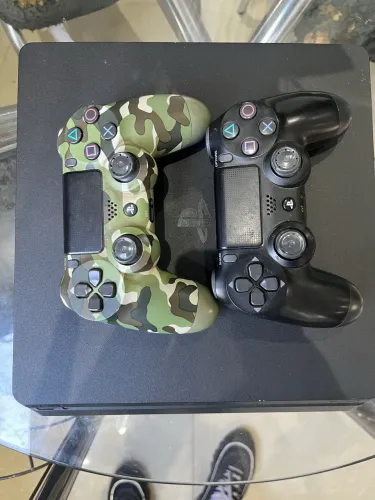 PlayStation 4 Ps4 + 2 controles