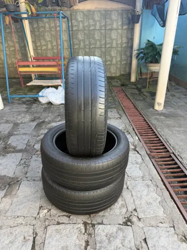 3 pneus 225/50/18 Bridgestone