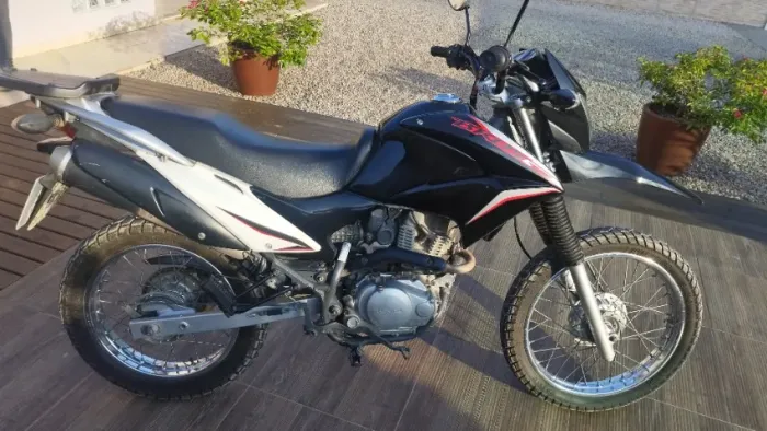 Bros 150, ano 2014.