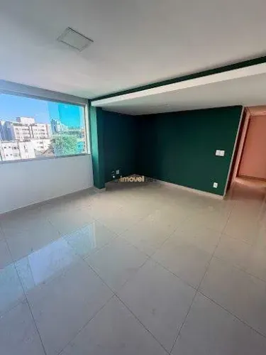 Apartamento Amplo com 3 Quartos, Suíte e Elevador