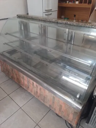 Vitrine refrigerada funcionando